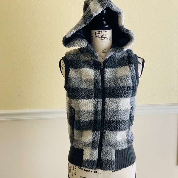 SWEATER PROJECT FUR GREY & WHITE VEST HOODIE - Picture 1 of 7